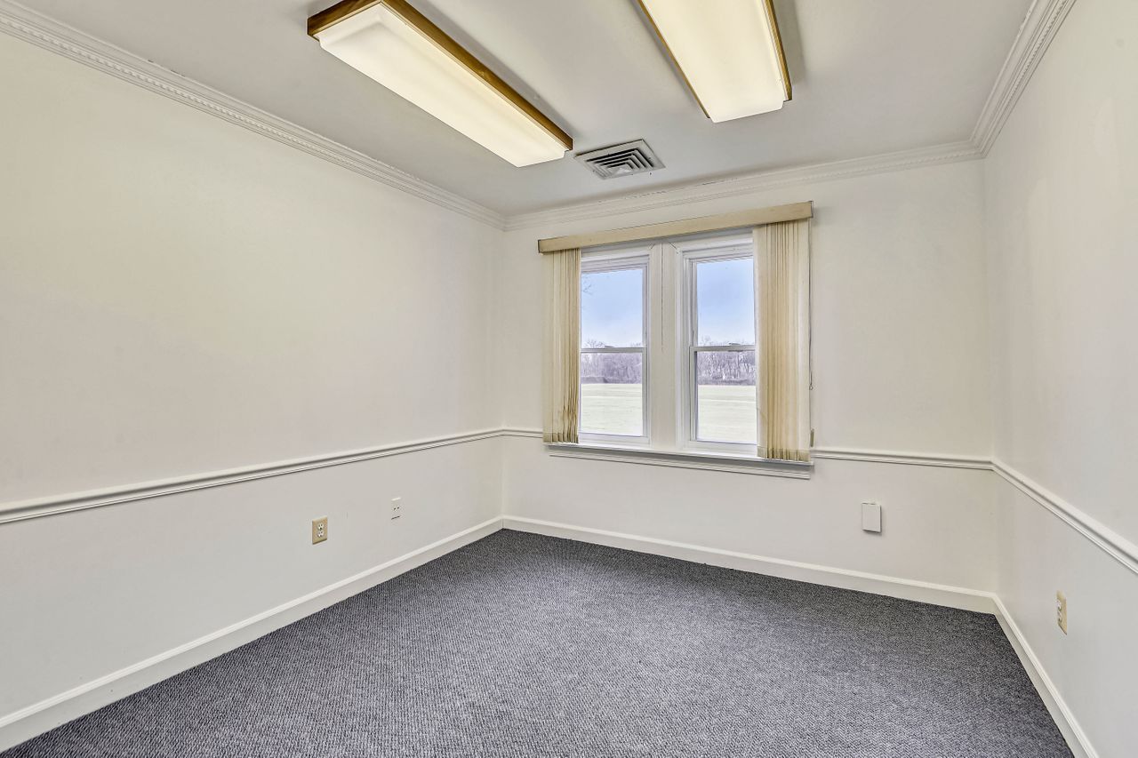 2102 Gallows Rd, Vienna, VA, 22182
